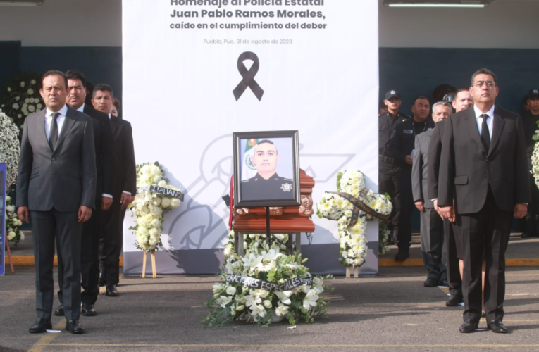 Rinden homenaje luctuoso al policía abatido en Xoxtla