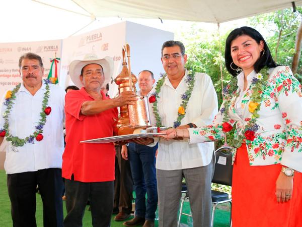 Favorece gobierno de Puebla producción de mezcal y desarrollo económico en Chiautla