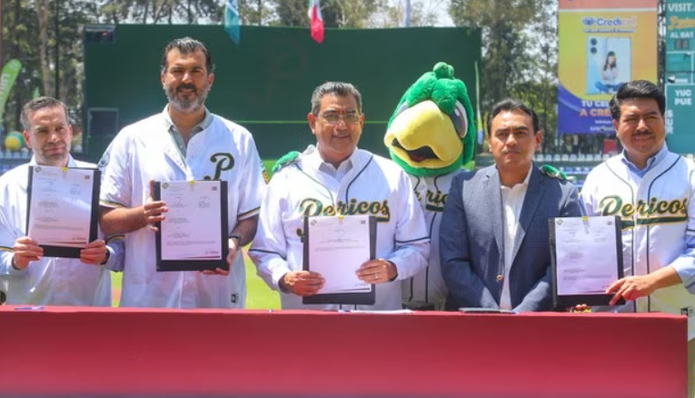 El estadio de béisbol Hermanos Serdán recibe una concesión de 15 años de parte de Sergio Salomón