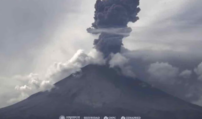 Se capta una impactante erupción del volcán Popocatépetl