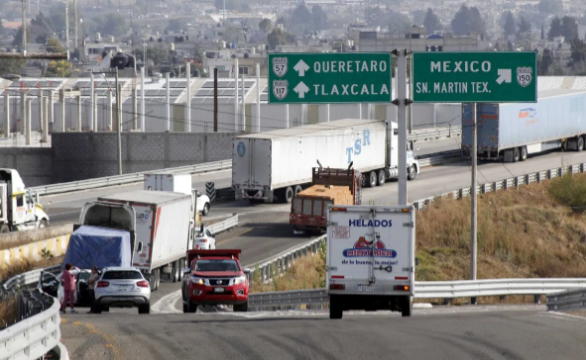 Una pareja es embestida en la México-Puebla; desafortunadamente, el hombre no sobrevive