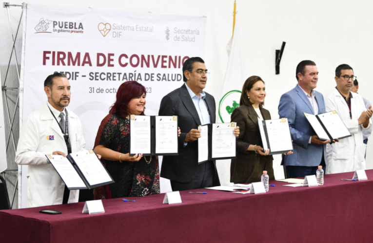 Mantiene Puebla lucha real contra la desigualdad; Sergio Salomón y Gaby Bonilla entregan aparatos cocleares