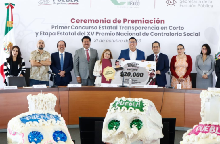 Premia gobierno estatal a jóvenes poblanos que promueven combate a la corrupción