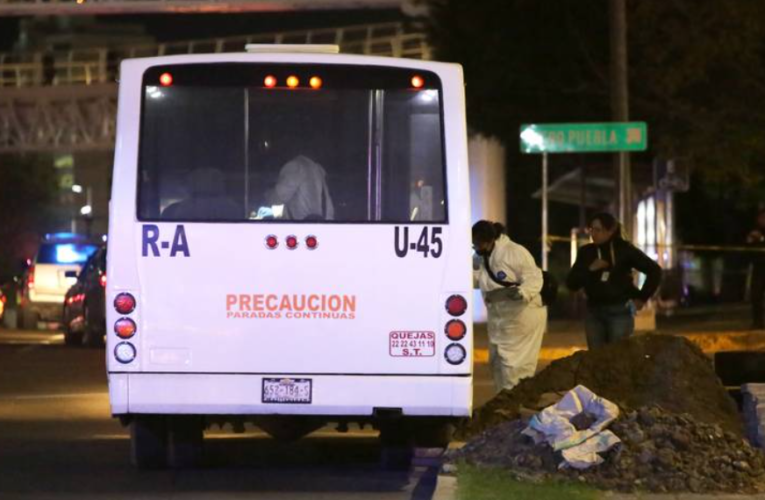 Conductor de ruta Azteca es asesinado en un incidente en la Vía Atlixcáyotl