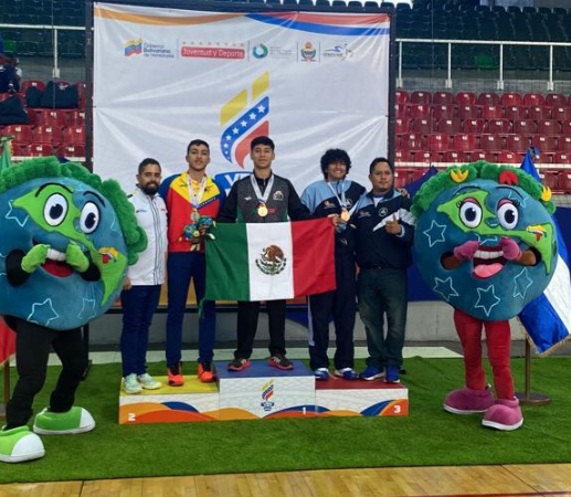 Gana aprendiente del COBAEP oro para México en Karate Do