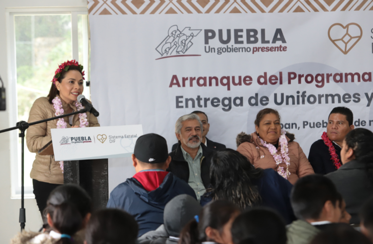 En Ajalpan, Gaby Bonilla inicia entrega de paquetes escolares a menores indígenas