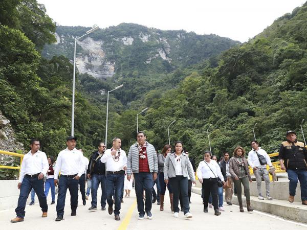 Inaugura Sergio Salomón puente vehicular en Tepatlán; requirió inversión de 38.7 mdp