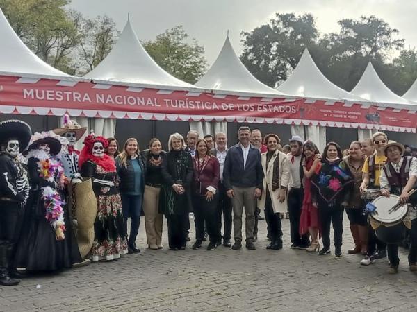 Participa Puebla en Festival Turístico Navideño de CDMX