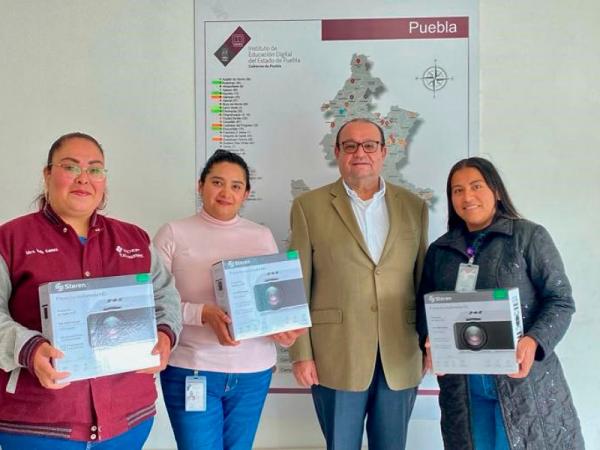 Beneficia IEDEP a estudiantes de unidades de extensión regional con proyectores